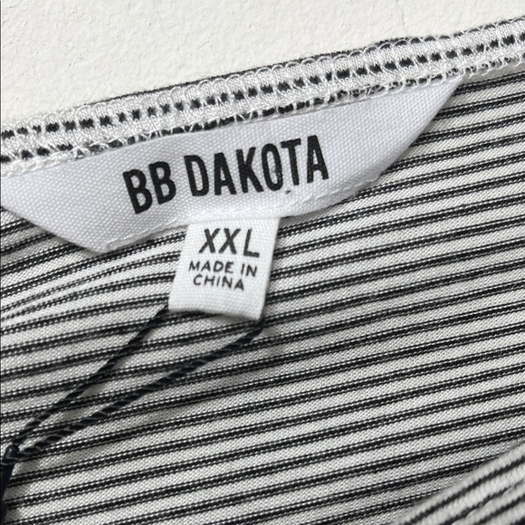 Gray striped V-Neck Dress - Picture 4 of 8